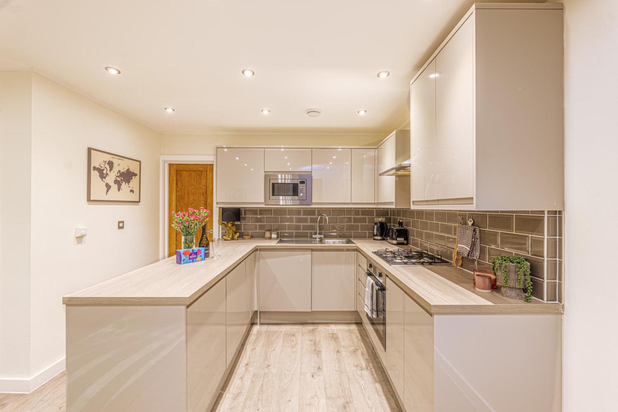 West Residence بروملي المظهر الخارجي الصورة