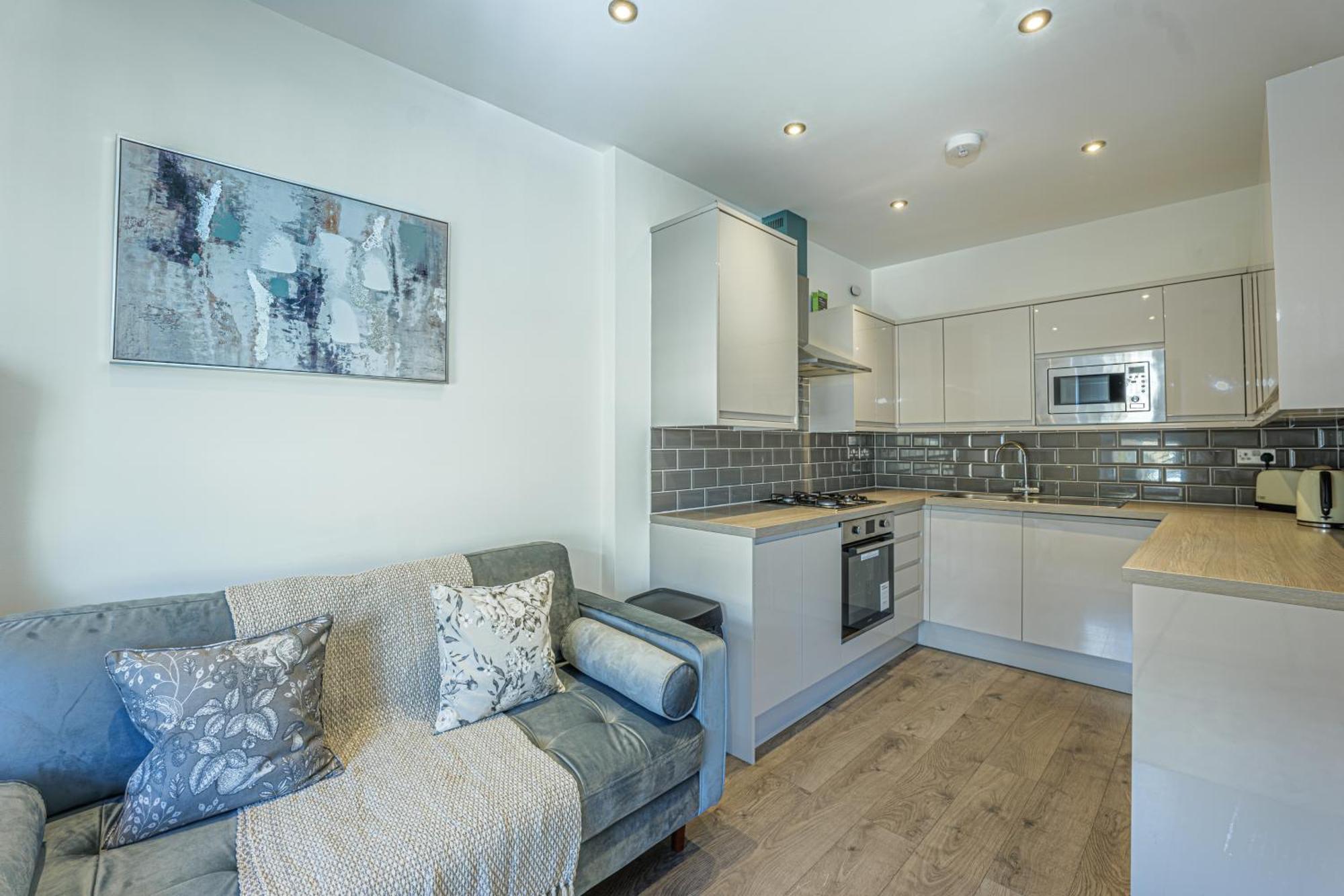 West Residence بروملي المظهر الخارجي الصورة