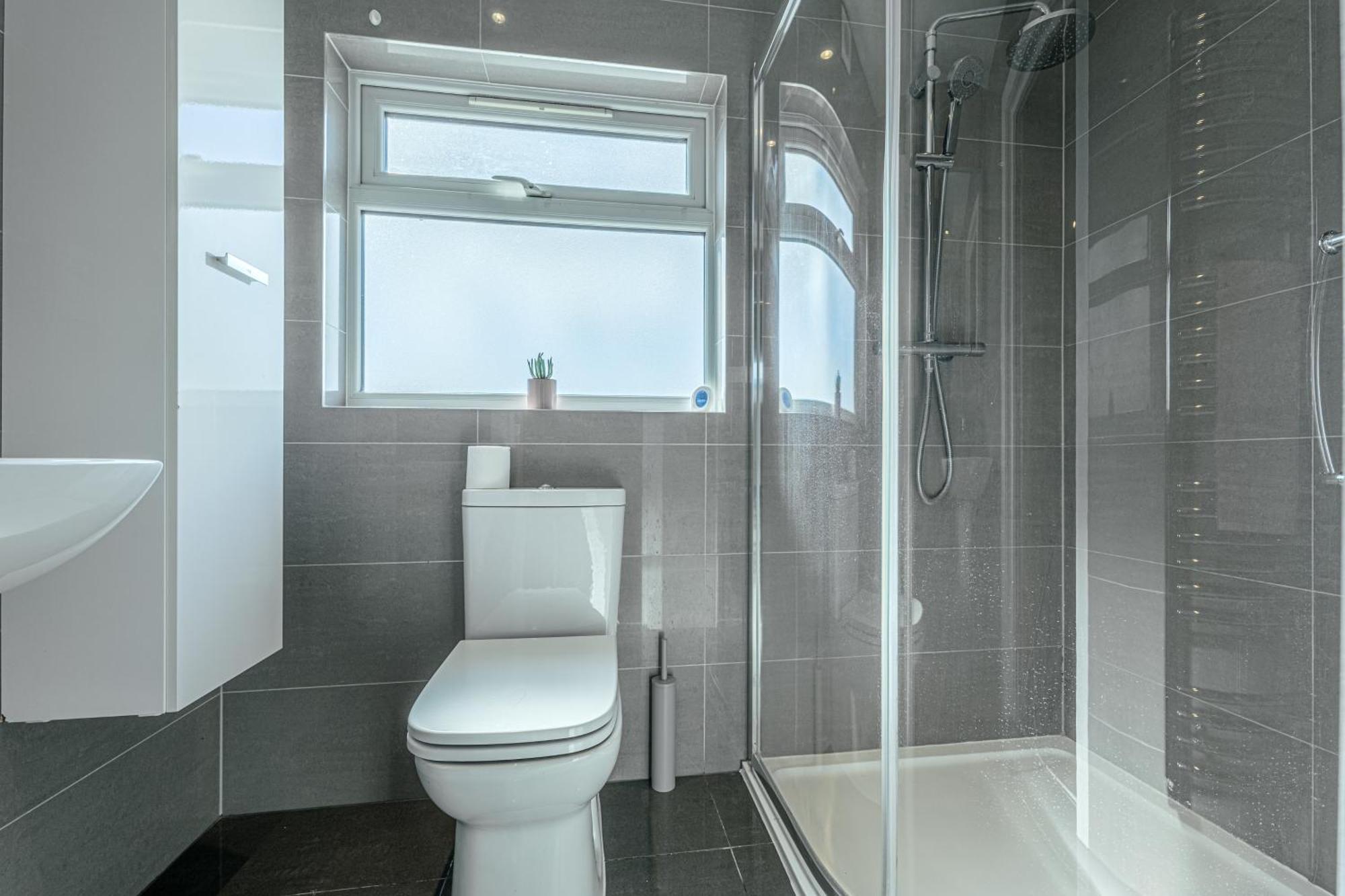 West Residence بروملي المظهر الخارجي الصورة