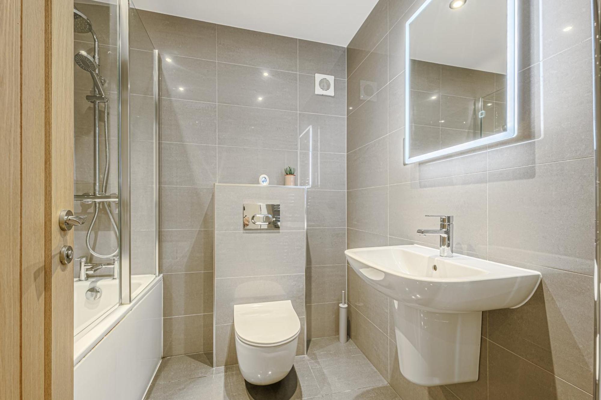 West Residence بروملي المظهر الخارجي الصورة